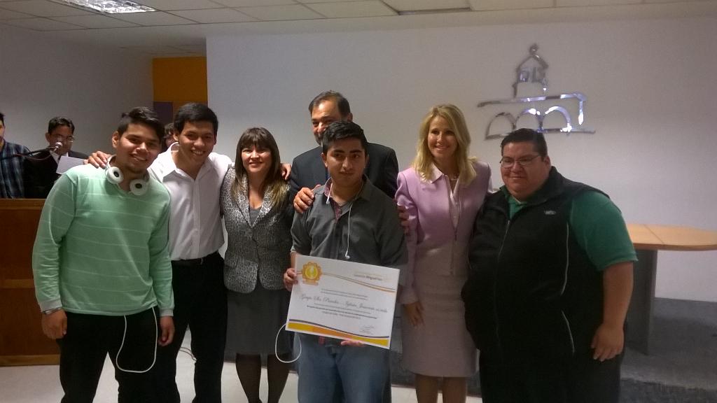 SantoRemedioOK's tweet photo. [ESPECIAL] @MiguelIsaOk @EliKiriaco @Vivimorenocres junto a jóvenes del grupo #SinParedes cc @Tonyboso @oscarllav http://t.co/bcr6Qeoe7M