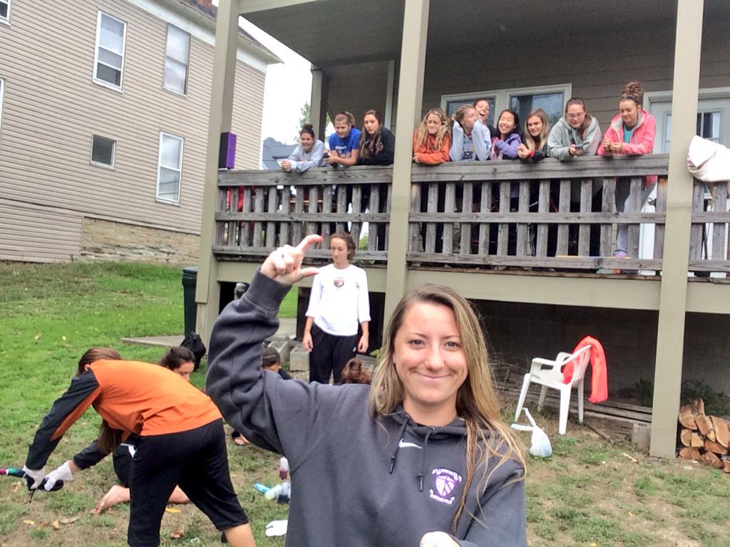 ciara22lynne's tweet photo. Team bonding on game day. #BeatJ #WUfooty โฝ๏ธ๐๐ http://t.co/80kbDK6iDz