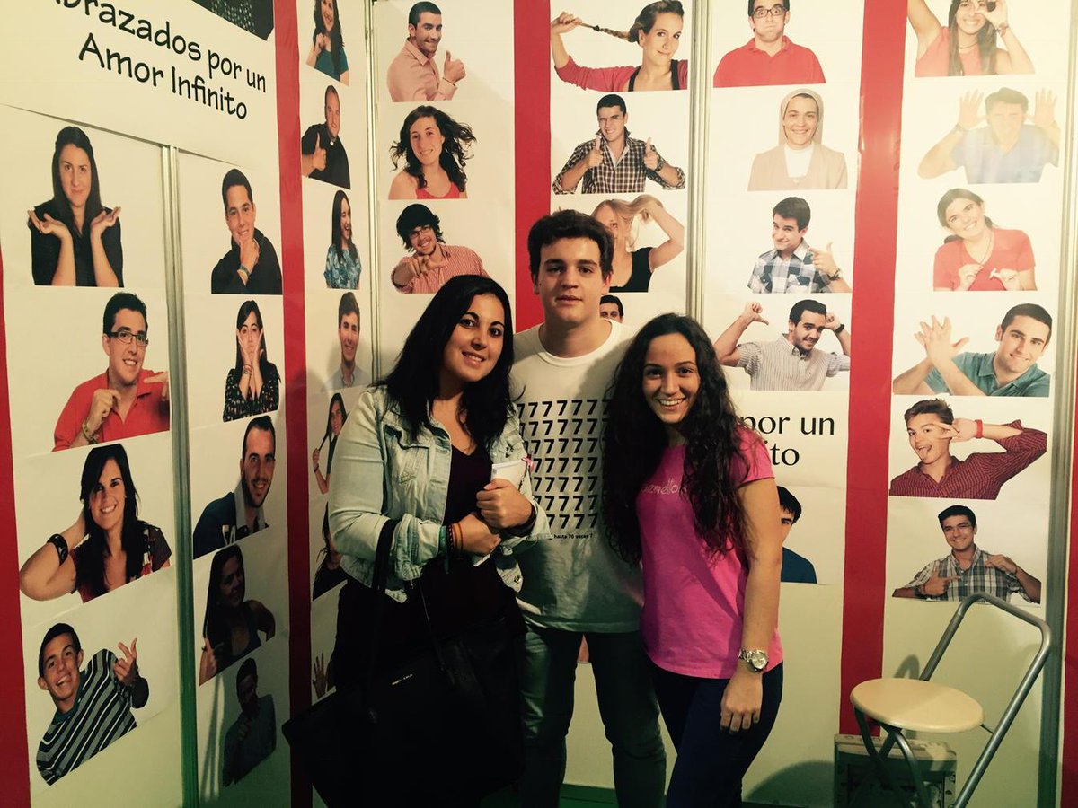 ceeliiaacaa's tweet photo. Con nuestro Carletes ❤️ @Pastoral_Ugr #jre2015 http://t.co/3by4fHYUxF