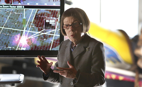 afterellen's tweet photo. Out actress &amp; Oscar winner Linda Hunt is one of the hardest working women in show business http://t.co/eTyKfgjixe http://t.co/PvuwTMPgVU