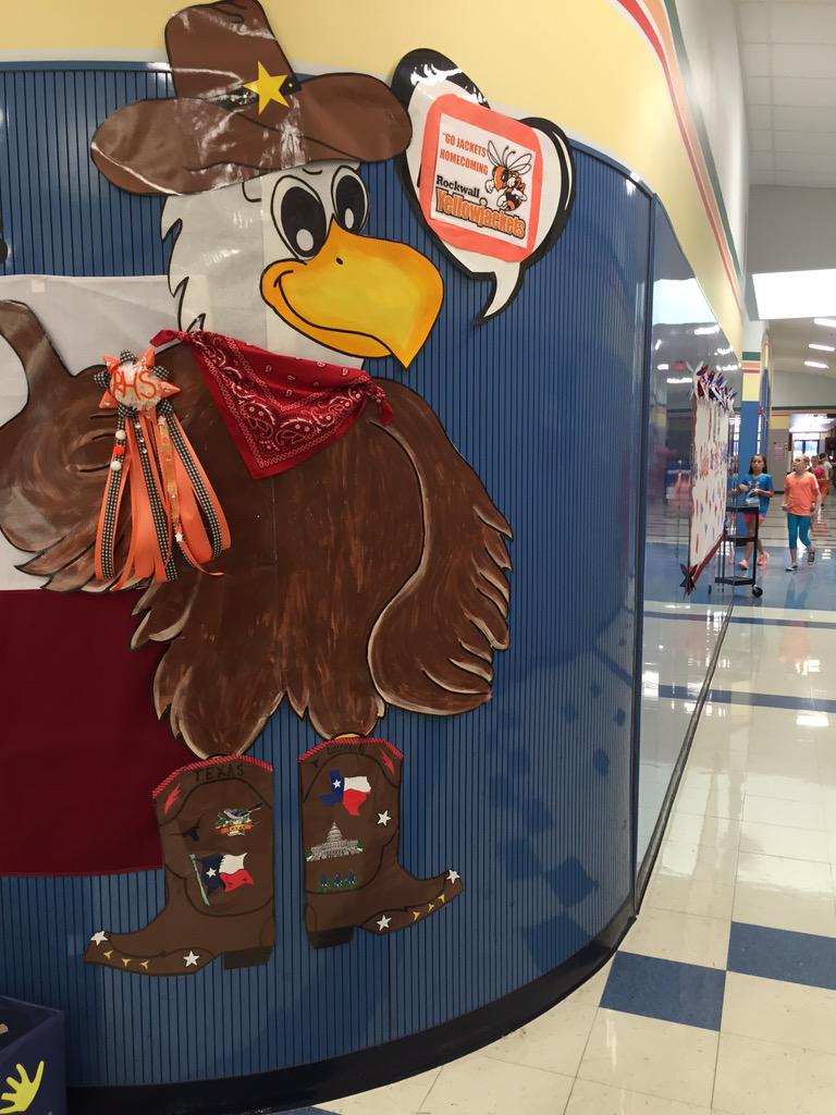 Come watch the parade today &amp; wave at our Hartman students supporting the RHS Jackets! #RHShomecoming <a href="/RockwallHigh/">Rockwall High School</a>