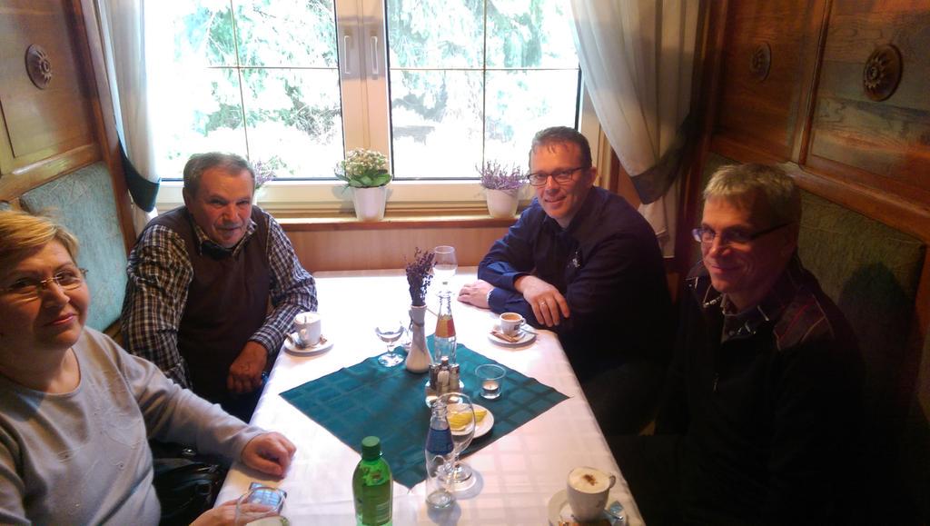 Vandaag gestart met 3-daags bezoek houthandels in Hongarije voor rechtstreekse inkoop #Robinia hout
<a href="/cjverwaal/">Kees-Jan Verwaal</a>