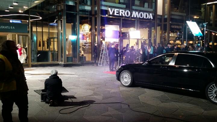 jarikannela's tweet photo. Mainosvideon kuvaus käynnissä #mersutkehiin @SixtFI http://t.co/fynExrsnVh