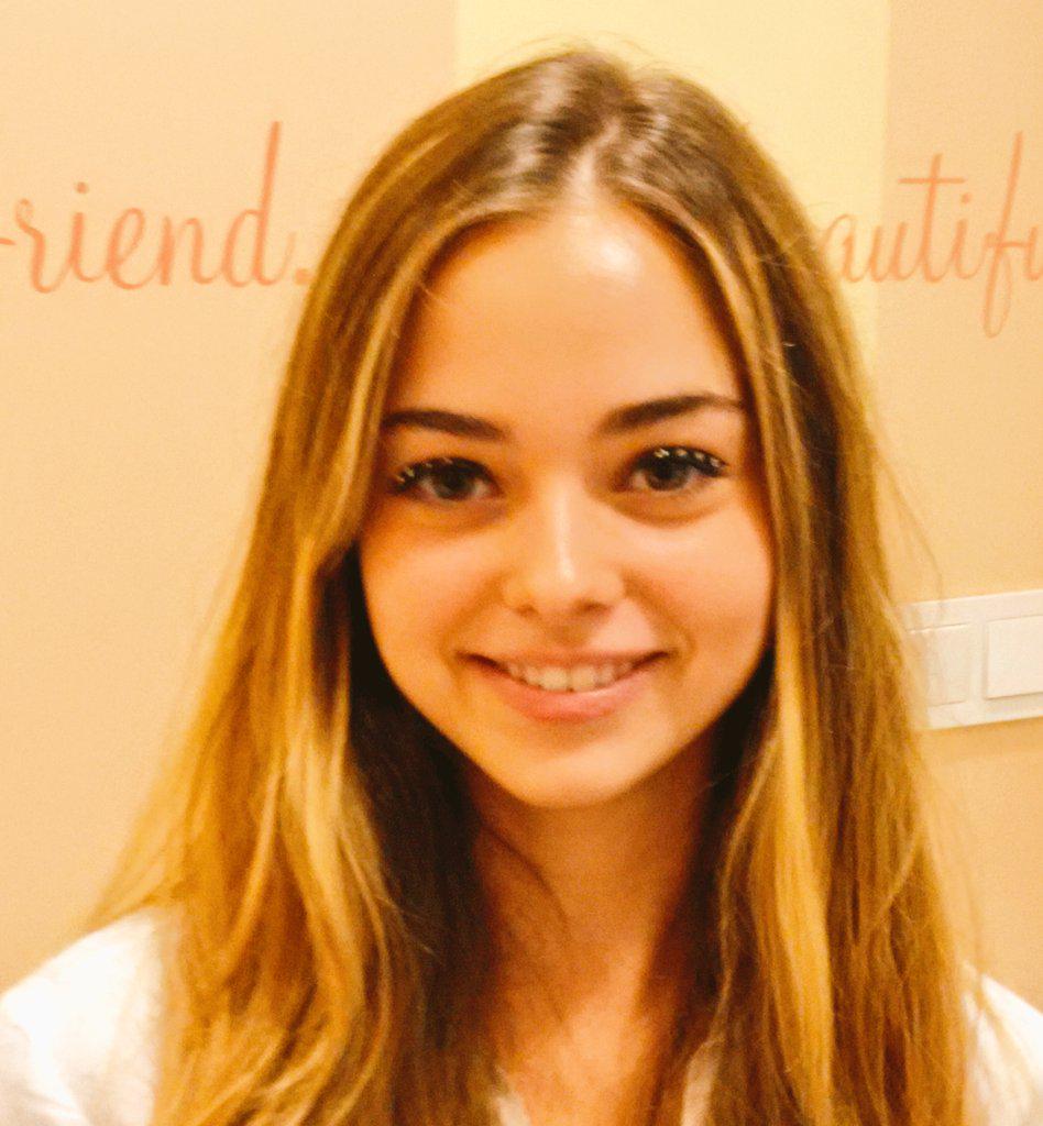 2beautiful_2b's tweet photo. ¿Qué te parece este look tan brillante de @siilvia123bella? #BenefitLoves2btube http://t.co/6IbBv1cX4F