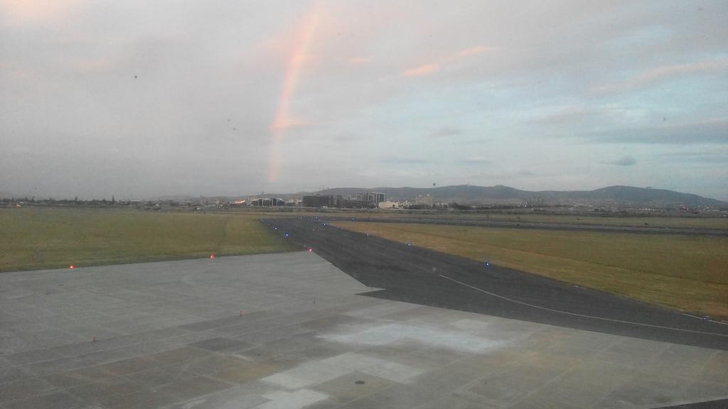 Soundmakerrr's tweet image. Rainbow cheering to the runners