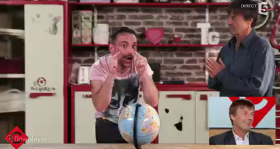 cavousf5's tweet image. "Objectif: engendrer des pétitions pour faire réagir les chefs d’État, bande de salopes" @N_Hulot
[Citation modifiée]