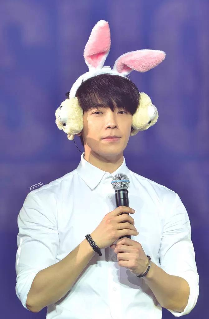 Happy birthday lee donghae. Stay healty & see you in 2 years  