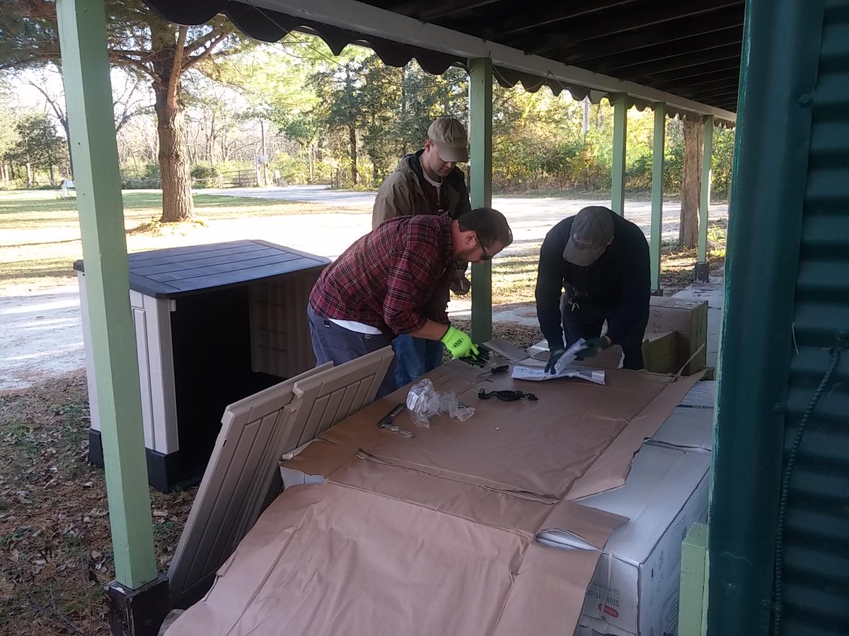 GirlScoutsWISE's tweet photo. .@ROKAutomation your employees...well, rock! Thanks for your help @ Chinook today for @UnitedWayGMWC #SeasonofCaring http://t.co/jKSHabVeLa