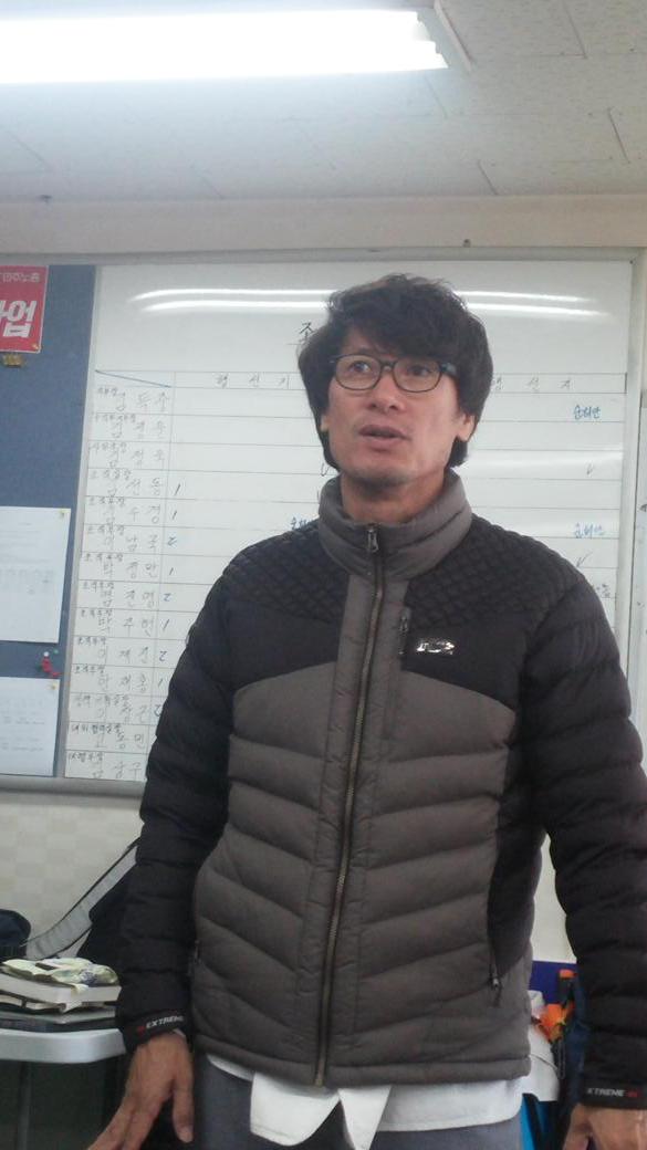 playman0825's tweet image. 쌍용차지부는 박근혜정권 노동개악에 맞서 민주노총 총파업 전국순회 투쟁단에서 투쟁을 함께 하고 있습니다. 
오늘 오후 2시 노노사실무교섭이 열립니다. 
함께 응원해주세요. 
#쌍차 투쟁 2338일