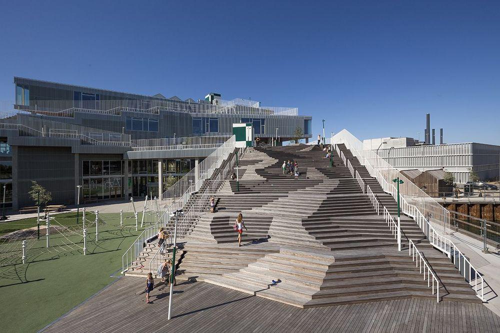 Pupils can dive into the harbour from the stairs at <a href="/JJWarkitekter/">JJW Arkitekter</a> school #ribajcritique
ribaj.com/buildings/it-s…