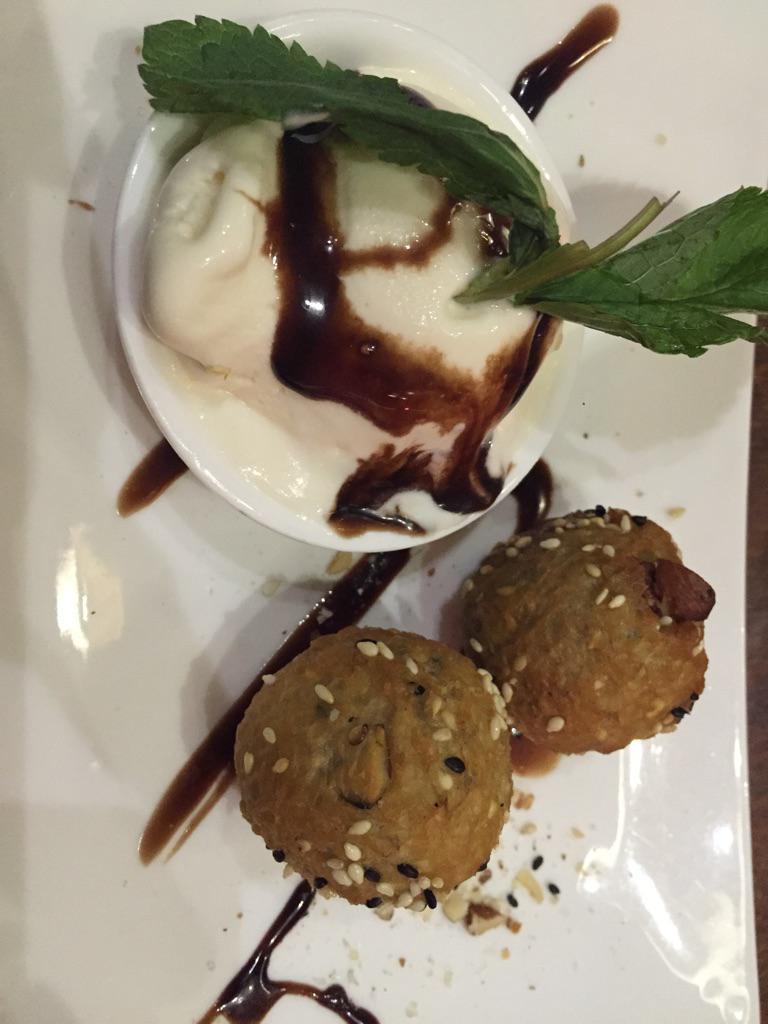 ulmenstein's tweet image. Deep fried Lindt balls and ice cream at @salushi #CommunalDining @TheWolftrapWine #WolftrapWednesday