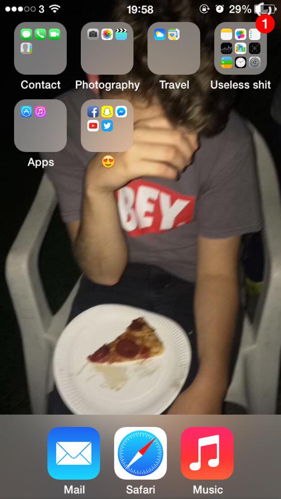 A_southfield's tweet photo. @LukeVlogsTV put this as my home screen as bæ is in it 😏:pizza:😏😂 sorry if you thought it was you x jks xlove you x http://t.co/ksH7UCRzwp