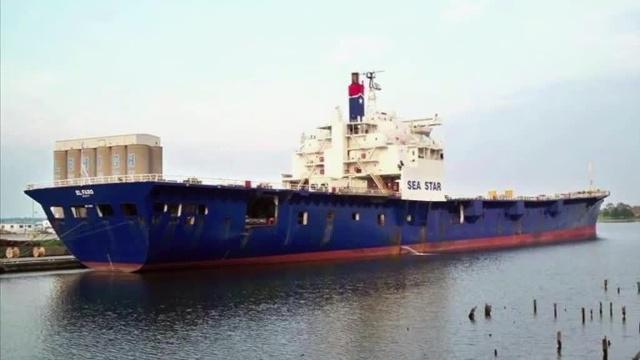 Family of lost El Faro crew member sues parent company for $100M bit.ly/1VSyUKG?utm_me… http://t.co/Wg0rmhO2xD