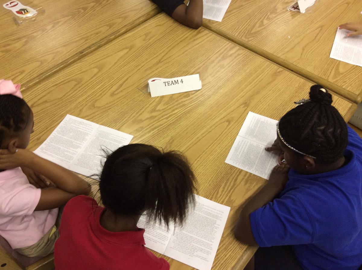lisaseymour1's tweet photo. .@craniumcore @latangela724 @BratzChat 4th &amp; 5th gr Ss had a gr8 time becoming #detextives with #MilitaryBratz 2day http://t.co/VQQTMDLOyb