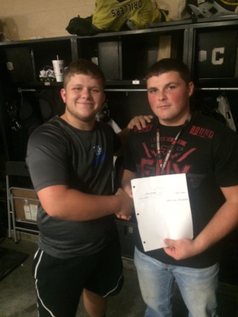 jburns_53's tweet image. Recruit number 3 ready!💯🏈 #BigRandy "Best day of my life" -@aaronbutcher3