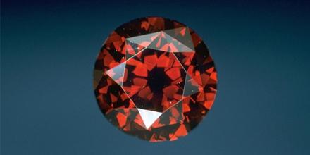 GIAnews's tweet photo. Red #diamonds are so rare that GIA didn’t issue a report for one for 30 yrs! (1957 - 1987) http://t.co/kIoo7ozoLw http://t.co/LJer54mf2a