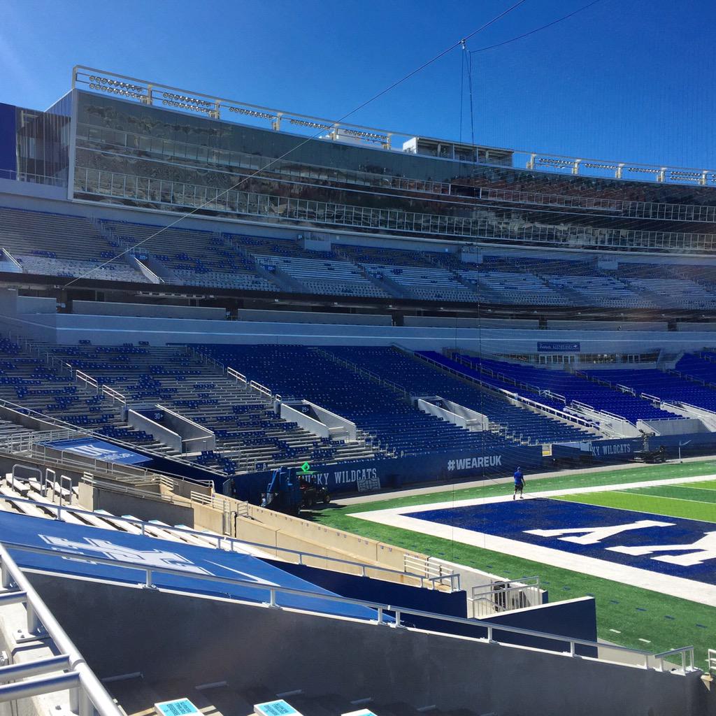 CoachMackBrown's tweet image. Aub @ Ky on @espn, Commonwealth Stadium Thurs Night @7 est. @AllisonW_Sports,@FlemmingDave &amp;amp; I can't wait. #AUBvsUK