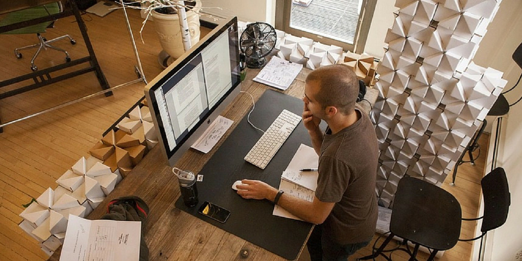 TableAir's tweet image. They call sitting the new smoking. This is how much time you should stand each day ow.ly/T7JVe #StandMore