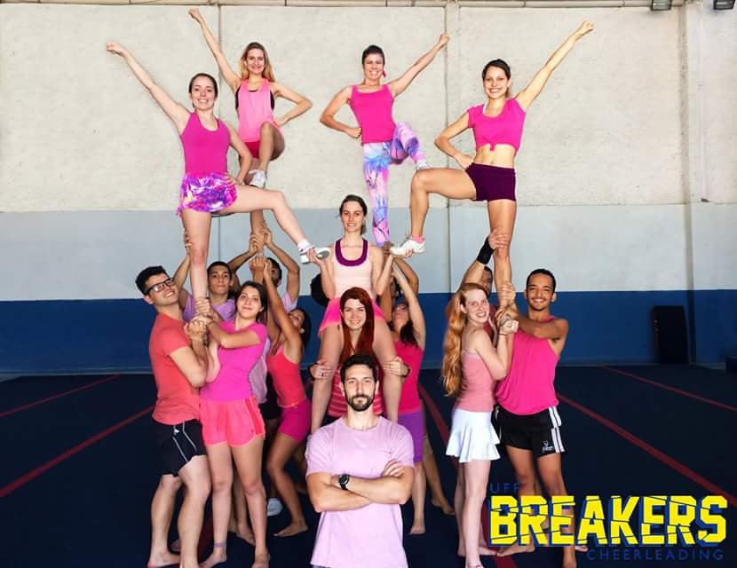 uffbreakers's tweet photo. Apoiamos e comemoramos o Outubro Rosa! #uffbreakers #uff #outubrorosa #gobreakers #cheerleading #coachleandrorente http://t.co/MnrwVoHldn