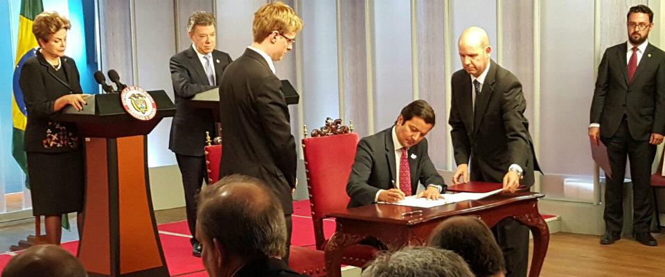 ILCEedu's tweet photo. #EducaTICS "Colombia y Brasil sellan acuerdo de cooperación en temas TI" -->http://t.co/dvqRhLTbv4 http://t.co/7dmJvHA2tJ