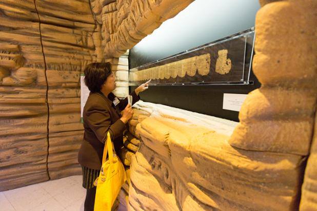 museumofBible's tweet image. Some #DeadSeaScroll fragments were “written” 1k yrs before any other previously known biblical manuscripts! #TheBook