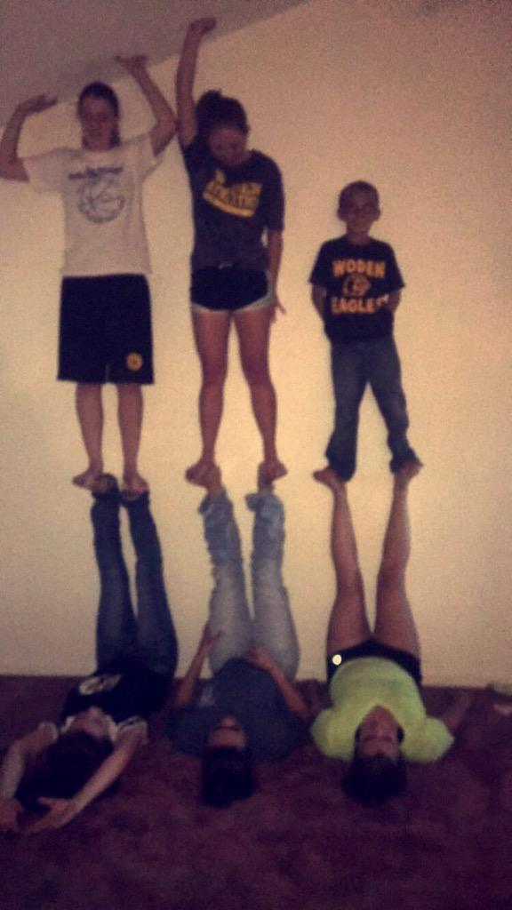 mariahrperez's tweet photo. Friends are always there to lift you a little higher ❤️ @madyson_44 @haleylayne17 @JosieSchooley #andmadison http://t.co/3JaqhuZGbo