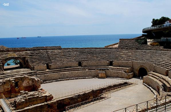 visitcatalonia's tweet image. One of the best ancient Roman #amphitheaters is in #Tarragona and it&apos;s on the #beach! bit.ly/Amphiteatre