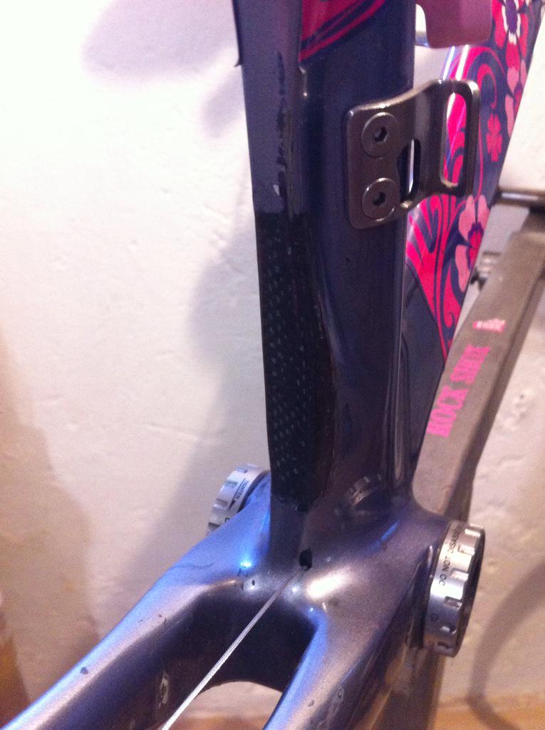 TSCarbonRepair's tweet photo. Cracked seat tube repaired @TSCarbonRepair #crackedcarbon #carbonrepair http://t.co/QHEVH66sKg