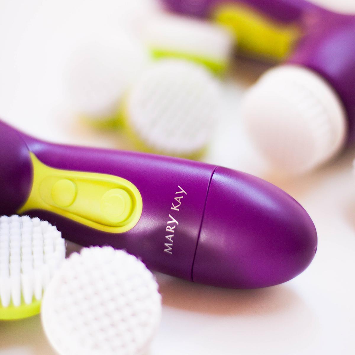 MaryKay's tweet photo. You work all day. Let the Skinvigorate™ Cleansing Brush take care of makeup removal.#MaryKay http://t.co/6Gfd4W7jeB http://t.co/2XyS4bDzkK