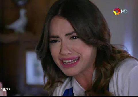 HappinesLalita's tweet photo. cuando Mar se enteró que Julia era su mamá/ cuando Julia se enteró que Clara era su mamá 
#KCAArgentina #Lali http://t.co/2LNDOqgVyx