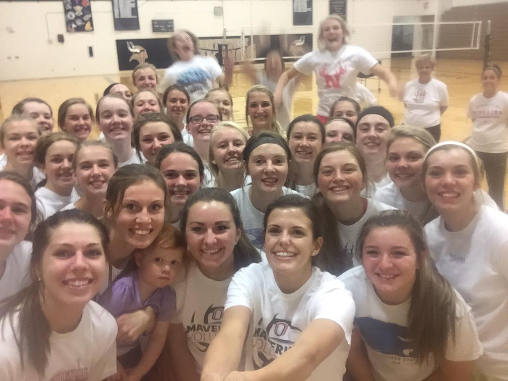 GINWvolleyball's tweet image. #WinningWednesday #white #conferenceprep #jumpforjoy 👻🐁🐇🐐🐚☁️👟✉️📄💭⚪️⬜️