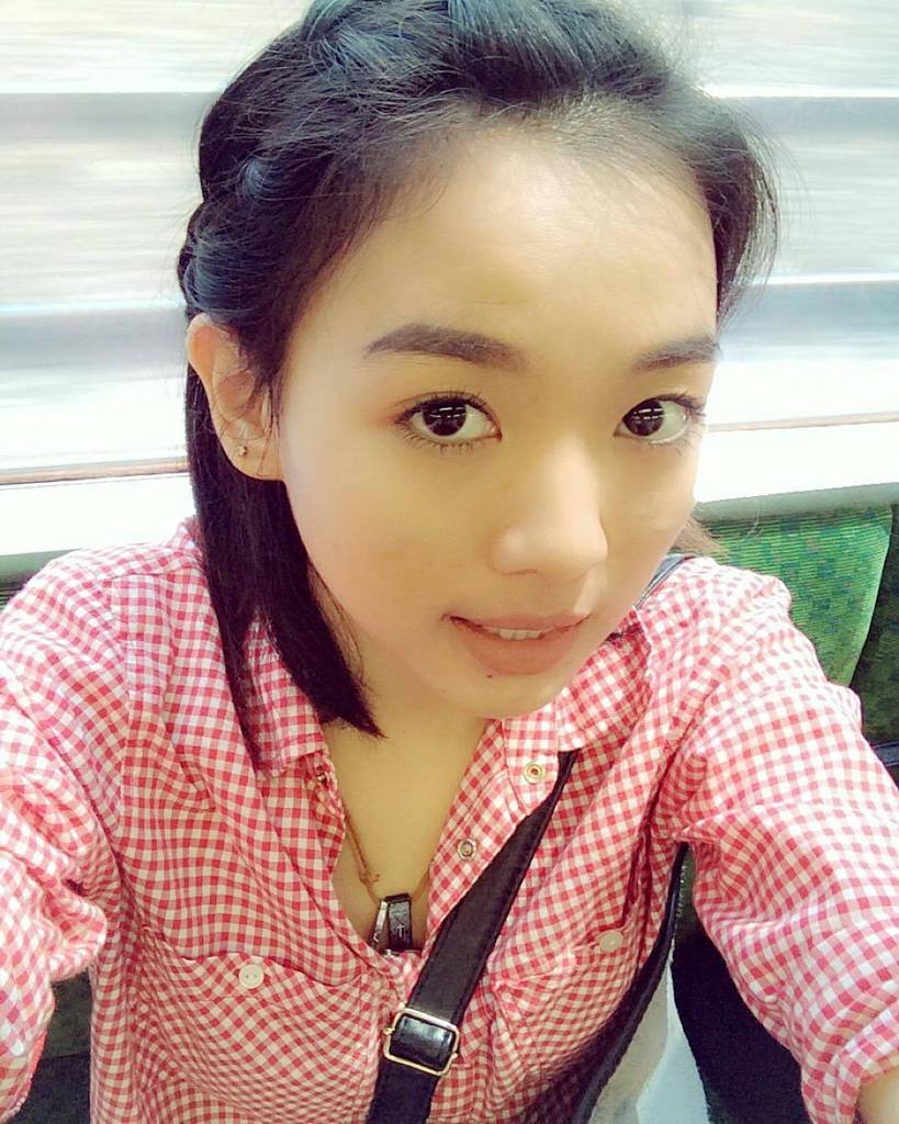 SOSDaily's tweet photo. [Instagram] sos__jl : [LATE POST]

Ini rambut di kepangin sama @yeyedongoran 

Bagus kan..… http://t.co/pcOqABQXZk http://t.co/ld8XRMe27g