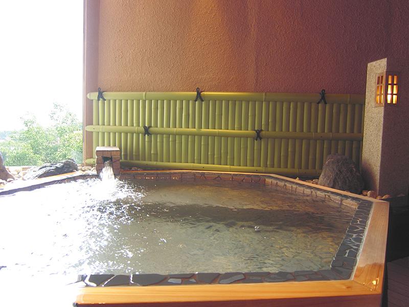 伊香保温泉 旅館さくらい 愛郷ぐんま対象 月見の湯 と 花見の湯 はこじんまりとした可愛い石造りタイプの貸切風呂 です こちらは温泉を引いていないのですが 夢見の湯 より高層階にあるので景色なども見られます 写真の丸いお風呂が月見の湯 伊香保温泉 旅館さくらい 愛郷ぐんま対象 月見の湯 と 花見の湯 はこじんまりとした可愛い石造りタイプの貸切風呂 です こちらは温泉を引いていないのですが 夢見の湯 より高層階にあるので景色なども見られます 写真の丸いお風呂が月見の湯