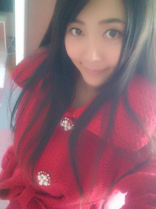 赤のコー卜届いたよ(,,> <,,)♡ 通販で大きいサイズ買ったの(,,> <,,)♡お店のだとほぼ胸が入らないの。 http://t.co/uRQBGrbHSV