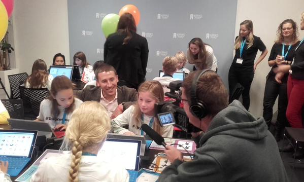 Techleapnl's tweet image. Lower House members are teached to code by kids. #codeweek2015