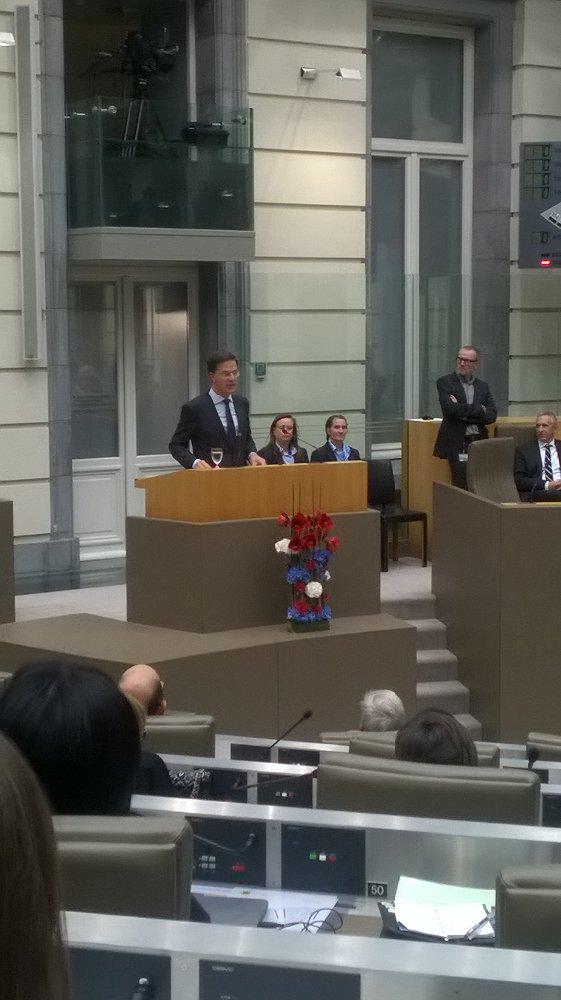 JenneDePotter's tweet photo. Toespraak Minister-President Mark Rutte in #VlaParl onder het motto "beste buren". Met felicitaties voor #reddevils? http://t.co/xMyGbaBysW