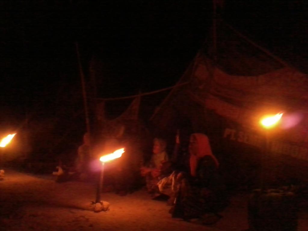 487hari.Malm ini wrga #RembangMelawan akan istigosah di #Tendaperjuangan <a href="/Dandhy_Laksono/">Dandhy Laksono</a> <a href="/omahekendeng/">omahekendeng</a> <a href="/infobencana/">Media Center</a>