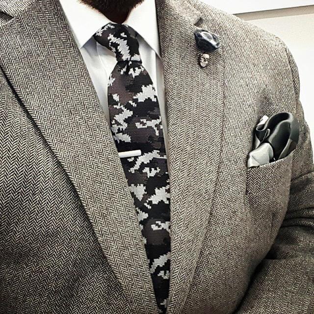 DashingAndCo's tweet photo. Sent in by a happy DASHING & Co customer showing off the Polygon No. 3 Pocket Square.
#BeDashing #PocketSquare http://t.co/5vwaHx1zsE