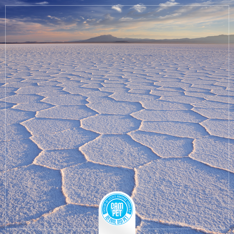 campetsise's tweet photo. Bolivya'nın güneybatısında yer alan Salar de Uyuni, 12.000 km² alanıyla Dünya'nın en büyük tuz göllerinden biridir. http://t.co/Ui01sIZj5Y