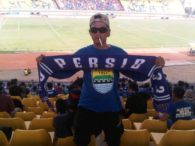 Persib budaya orang sunda !!! Kami datang untuk birukan GBK #IndomilkLovePersib