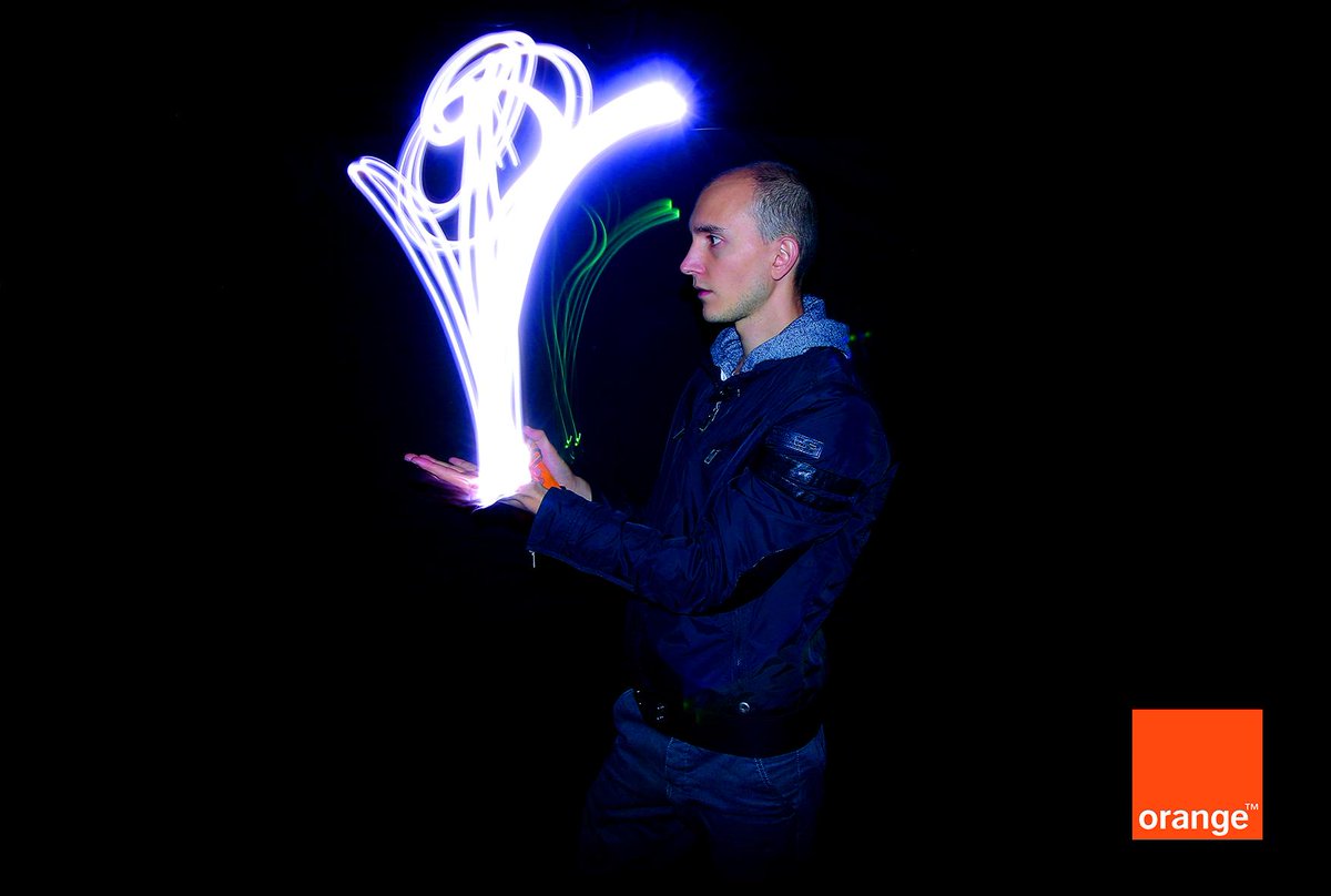 Hier soir, c'était #LightPainting avec <a href="/DIVERTYevents/">DIVERTY events</a> pour #Lyon100%Fibre #orange !