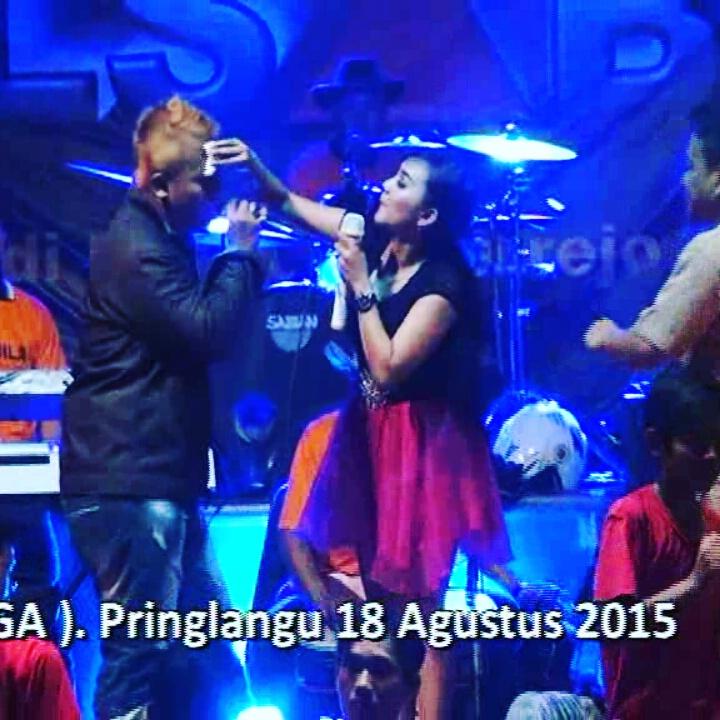 WaOne_hs's tweet photo. Ngetes mental diatas podium...Hehehe :) http://t.co/2qRzXgOZ3V