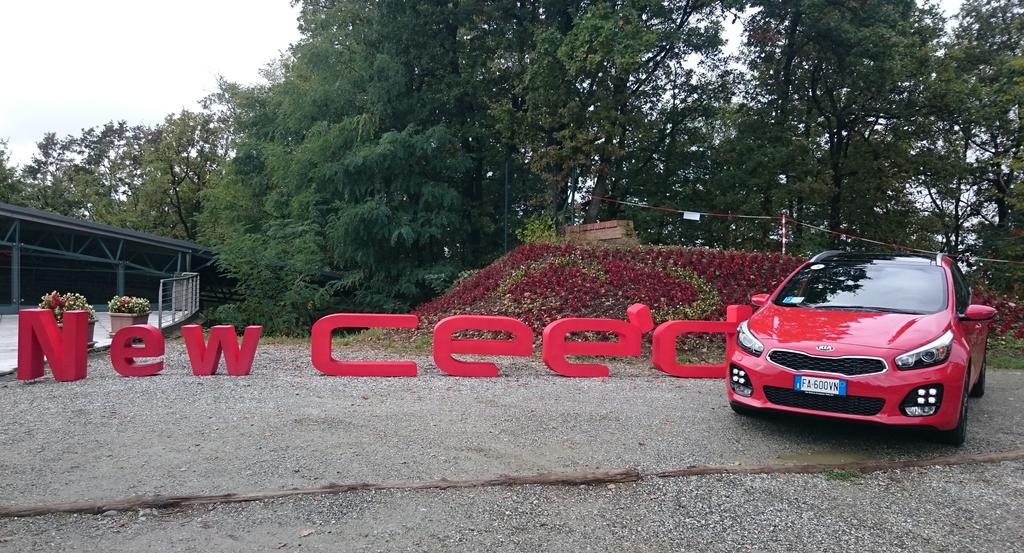 auto_app's tweet photo. I prezzi della @KiaItalia #newceed partono da 17.500 euro. Sarà disponibile in tre allestimenti: Active Cool GT Line http://t.co/vqYMigQUM7