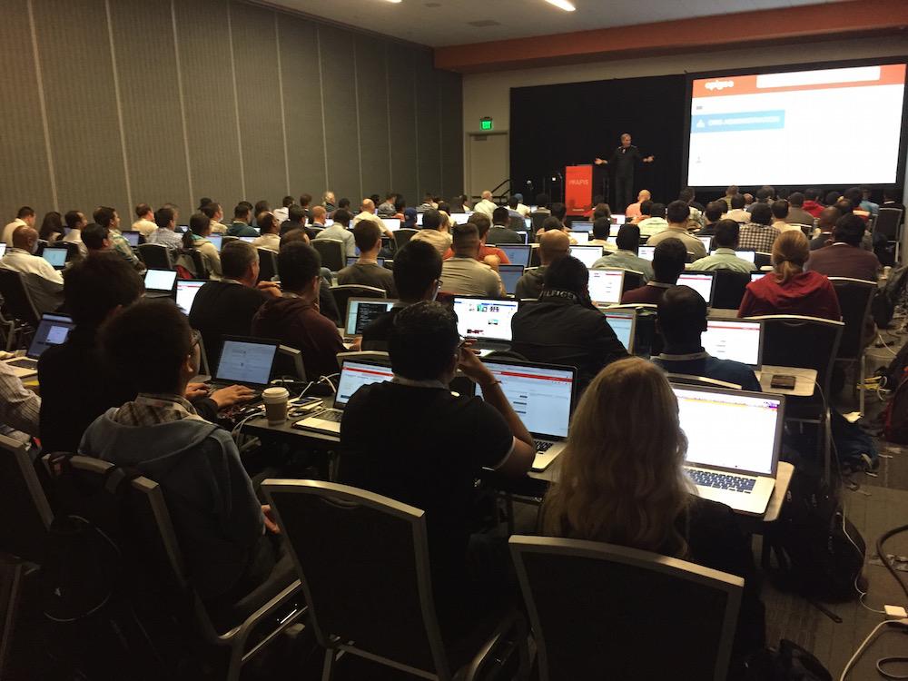 MT <a href="/alexmuramoto/">Alex Muramoto</a> Gr8 pict of <a href="/garazi/">Greg Rewis</a> at #iloveapis workshop. Not pictured: crowd overflowing out the door behind me