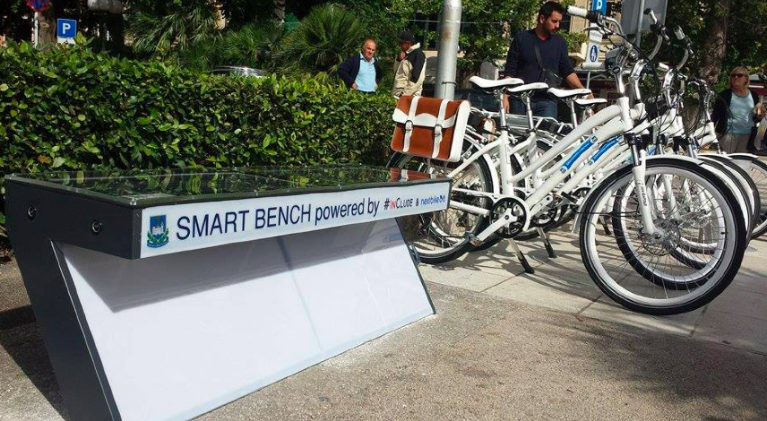 e_mocija's tweet photo. Grad Crikvenica #vozinastruju s 5 @Ekletta bicikala zahvaljujuci @nextbikeCroatia.  A uz to su i #smartbench http://t.co/907EgG180G