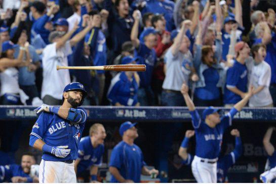 moons21's tweet image. Best bat toss ever..... @JoeyBats19 #ComeTogether