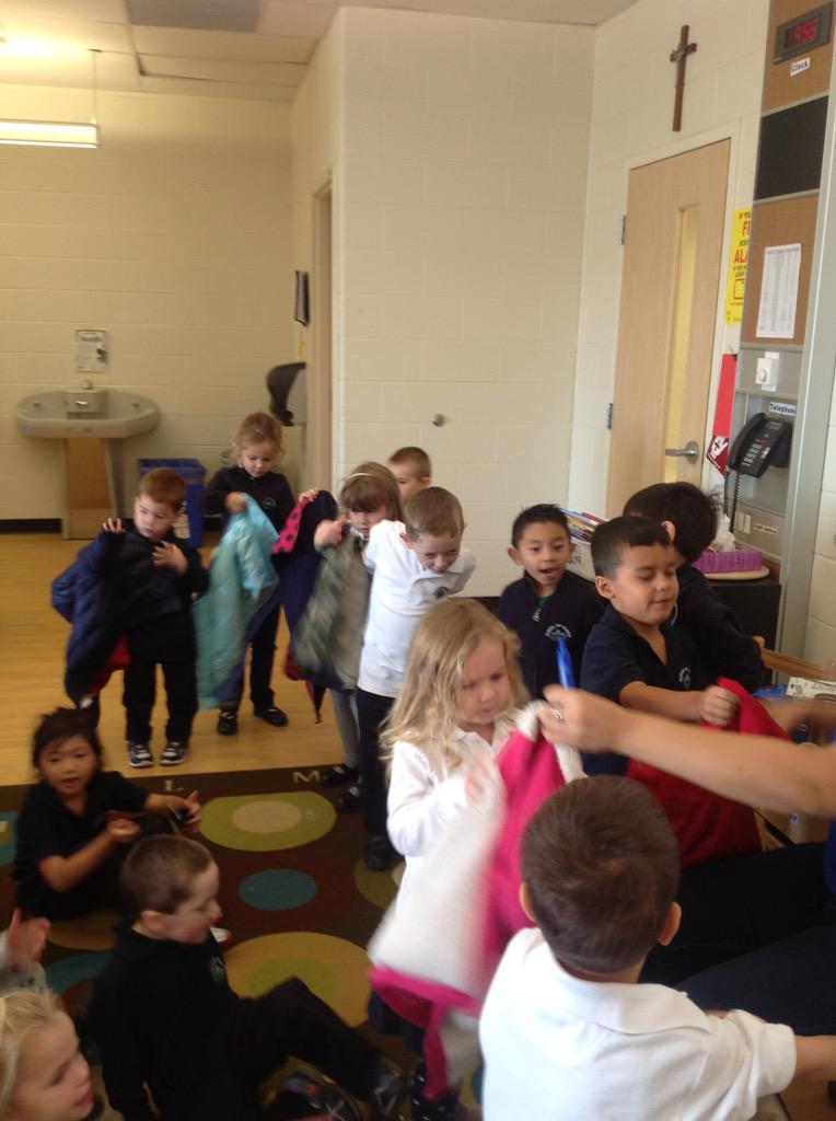 QoHK104's tweet photo. Trying out for the zipper club #learningindependence #icandoitbymyself http://t.co/5NIBEQW662