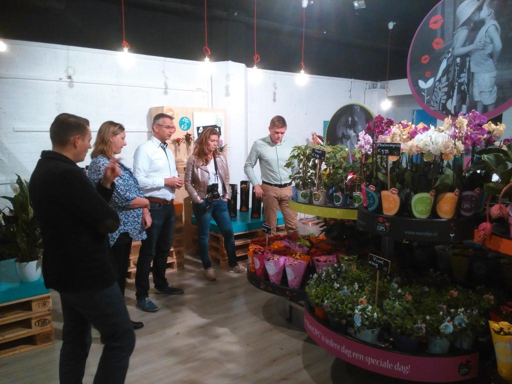 CeesHoekstra's tweet image. Teams Consumer en PMI van @FloraHolland op werkbezoek bij @VoorKeurders; #FH2020 consumentendata verzamelen #yam