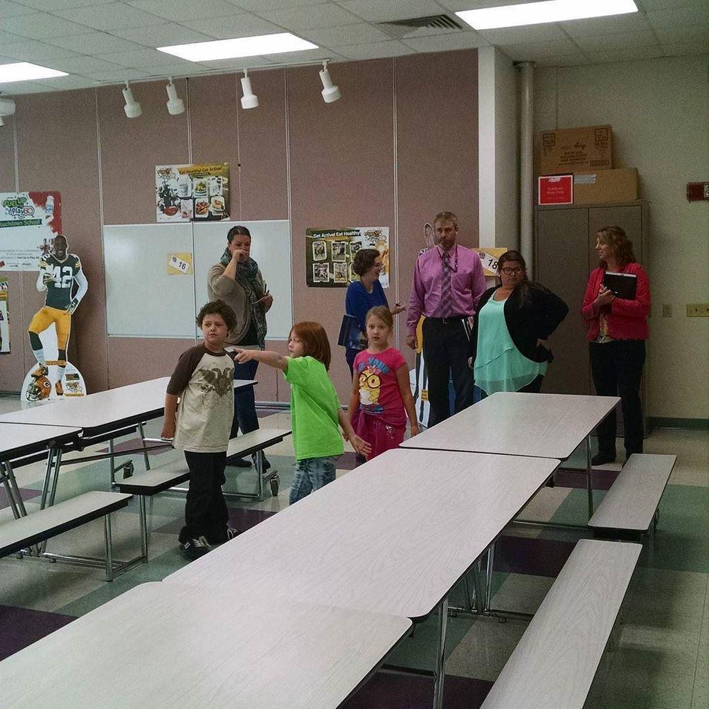 HoweElementary's tweet photo. Our second graders are giving an excellent tour of Howe School for our visitors from Barab… http://t.co/q3qpe50cSV http://t.co/xWSly2ieLo