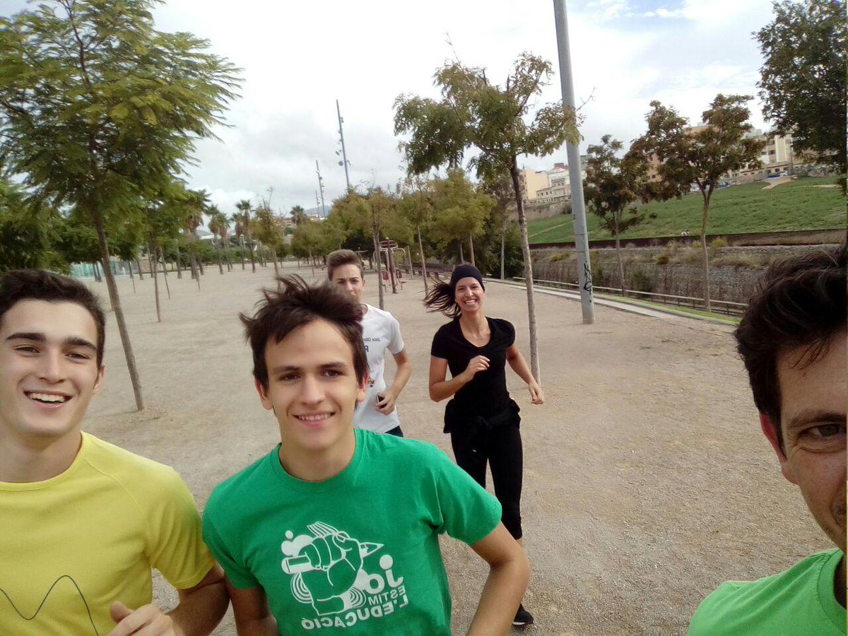 joan_llaneras's tweet photo. Seguimos trabajando duro pero con una sonrisa @CyclingMeCenter #trainingme #cyclingmeacademy http://t.co/TjahVVev1W